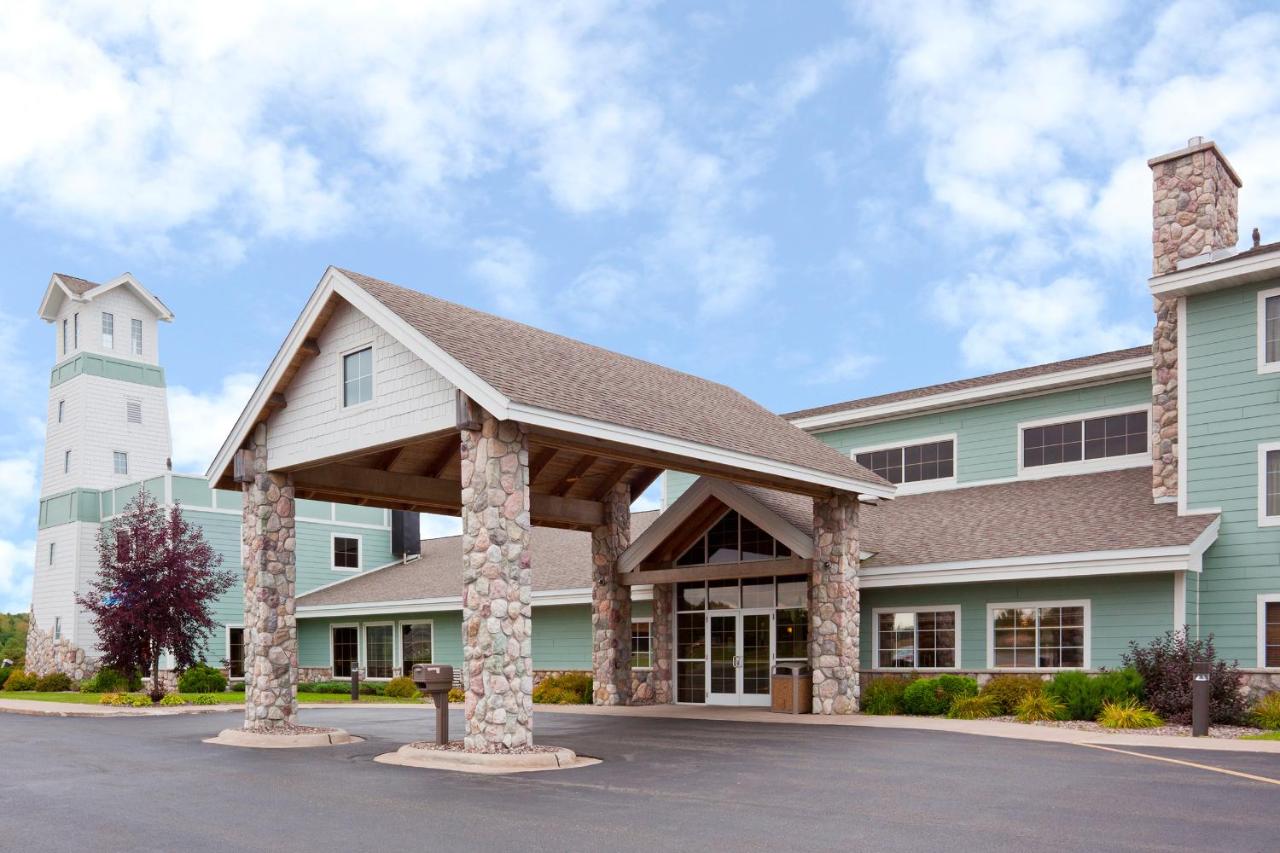 | AmericInn by Wyndham Wetmore Munising