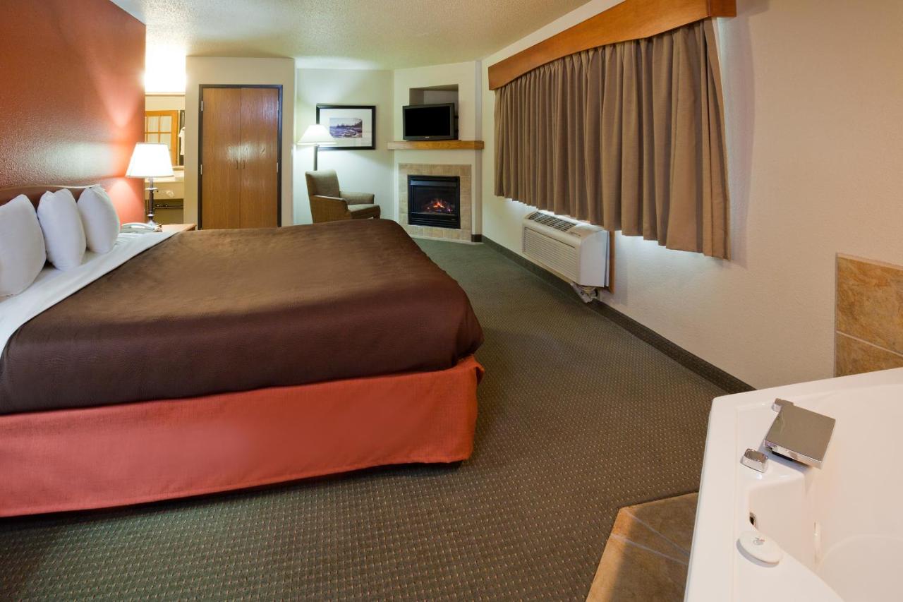 | AmericInn by Wyndham Wetmore Munising