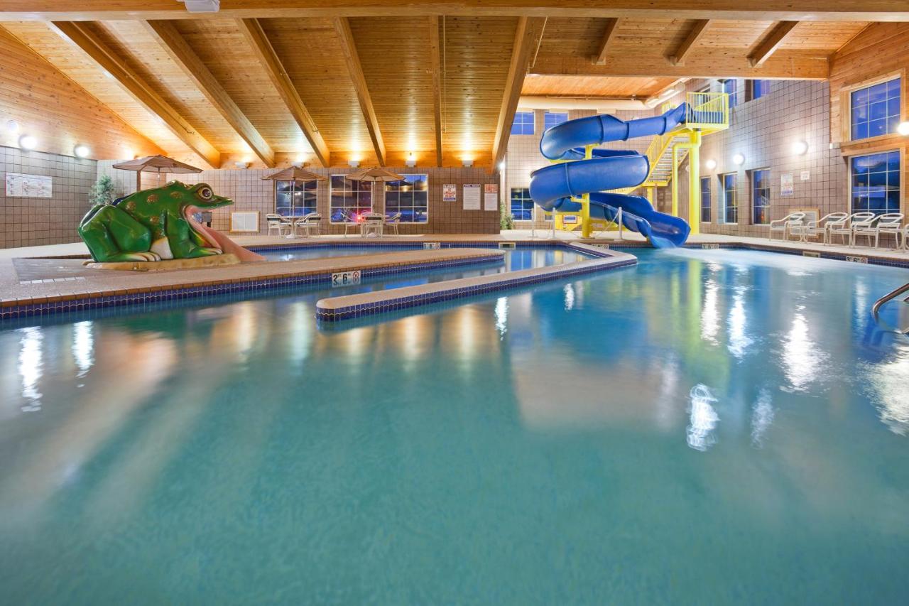 | AmericInn by Wyndham Wetmore Munising