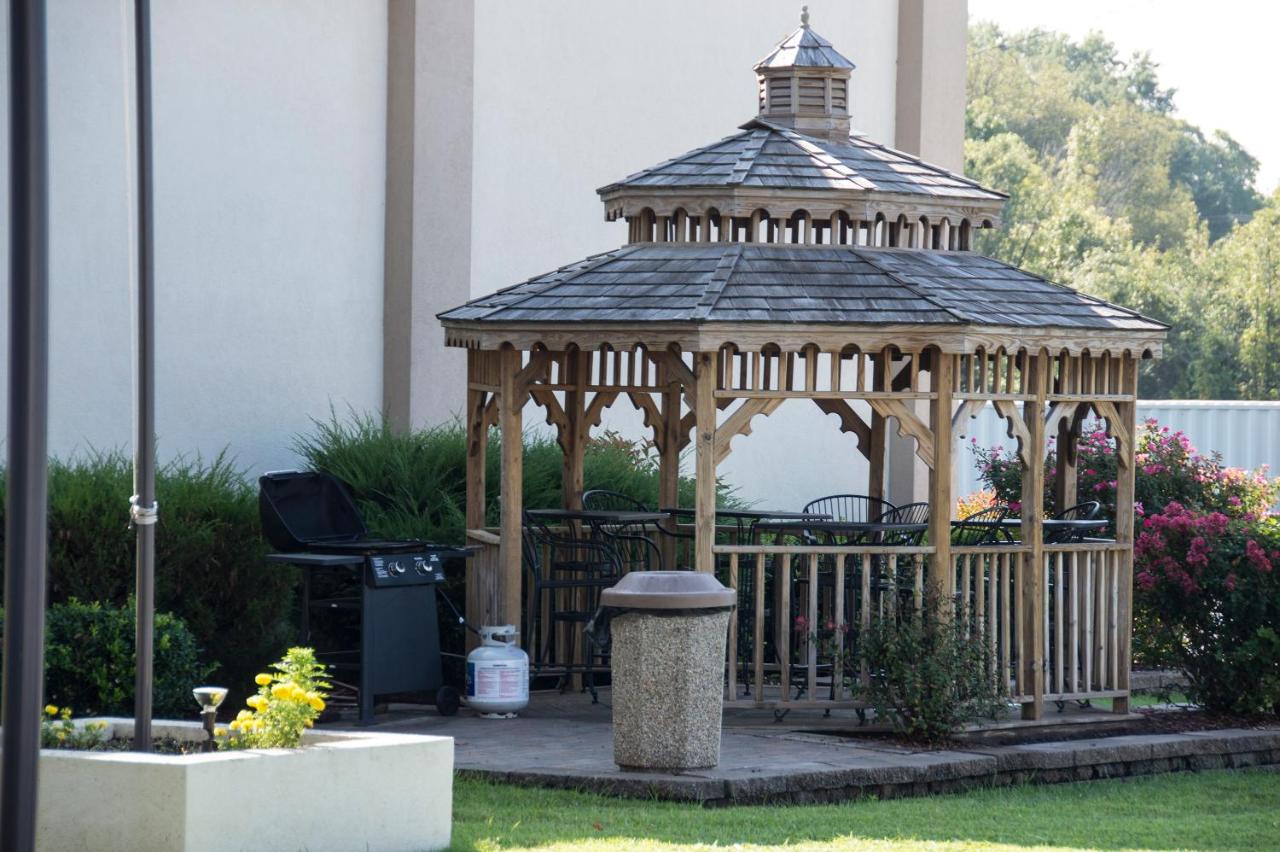 | Lamplighter Inn & Suites Pittsburg
