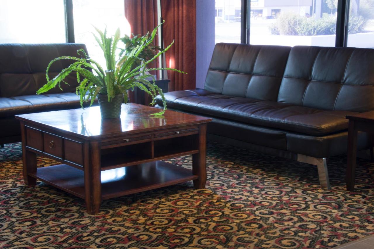| Lamplighter Inn & Suites Pittsburg