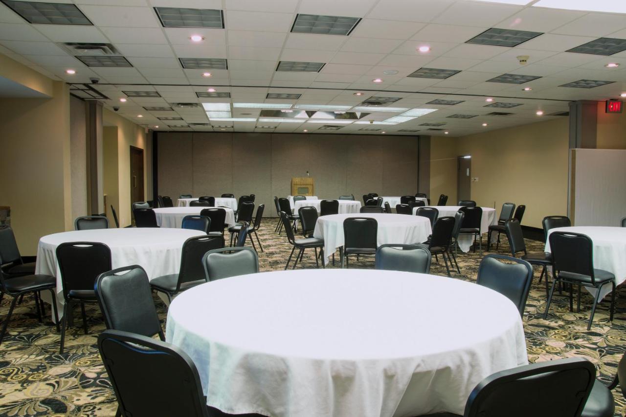 | Lamplighter Inn & Suites Pittsburg