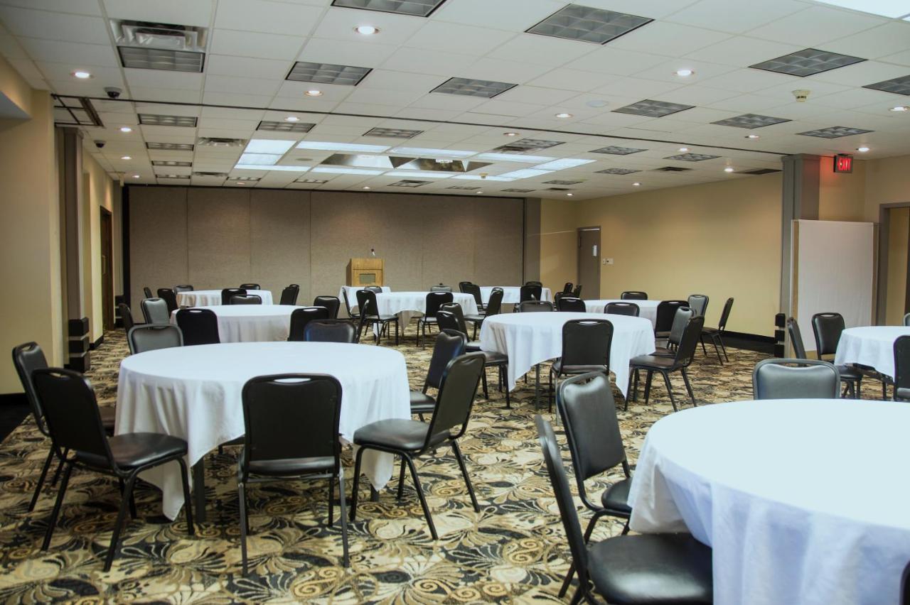 | Lamplighter Inn & Suites Pittsburg