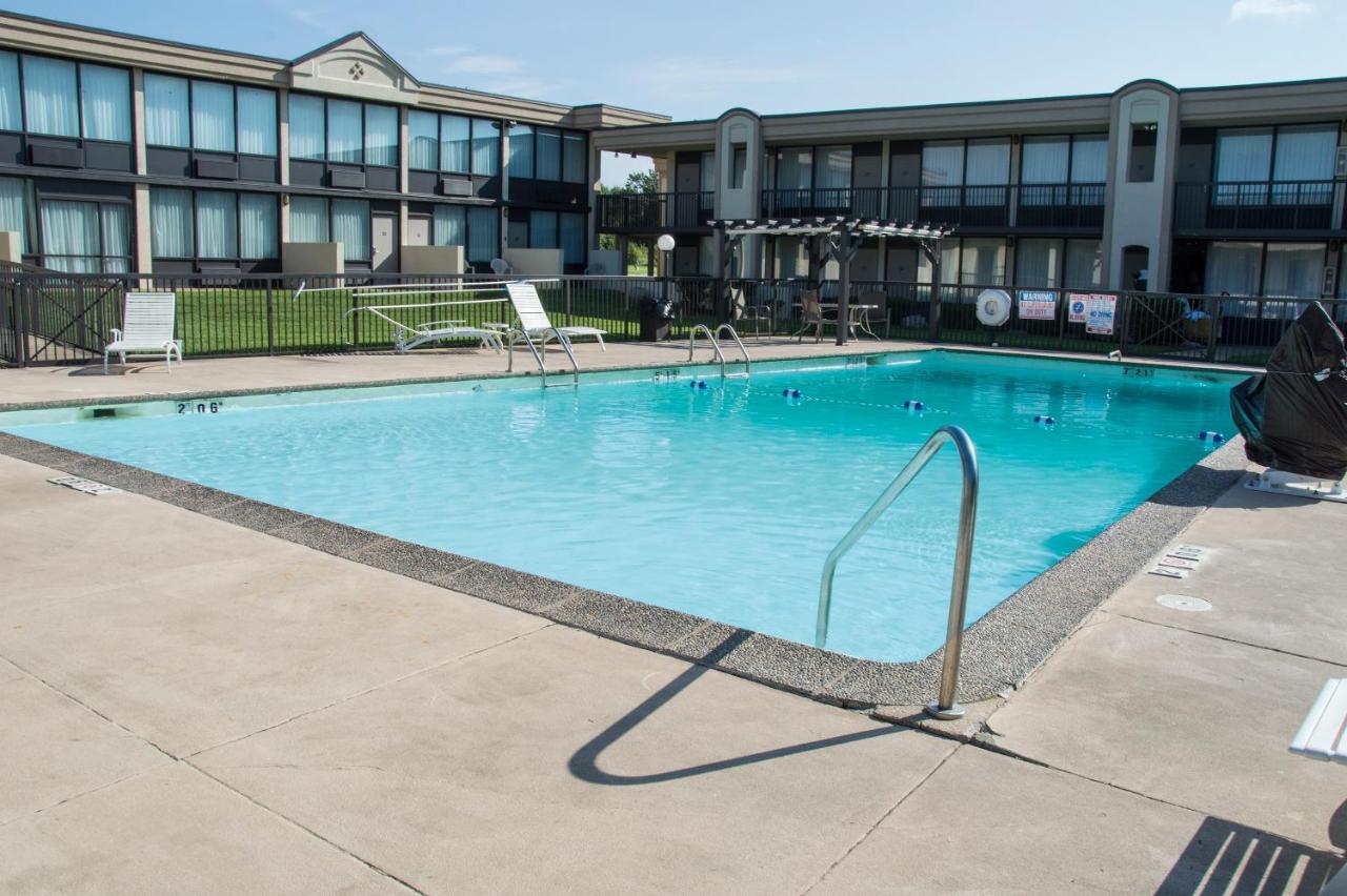 | Lamplighter Inn & Suites Pittsburg