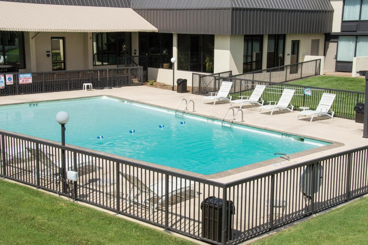  | Lamplighter Inn & Suites Pittsburg