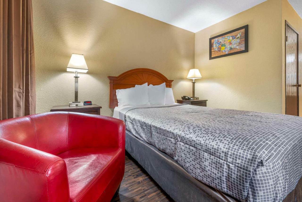 Double Room - Accessible/Non-Smoking at Econo Lodge La Crosse North
