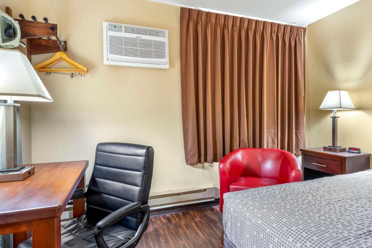Double Room - Accessible/Non-Smoking at Econo Lodge La Crosse North