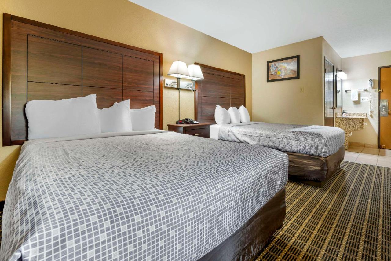 Double Room with Two Double Beds - Disability Access/Non-Smoking at Econo Lodge La Crosse North
