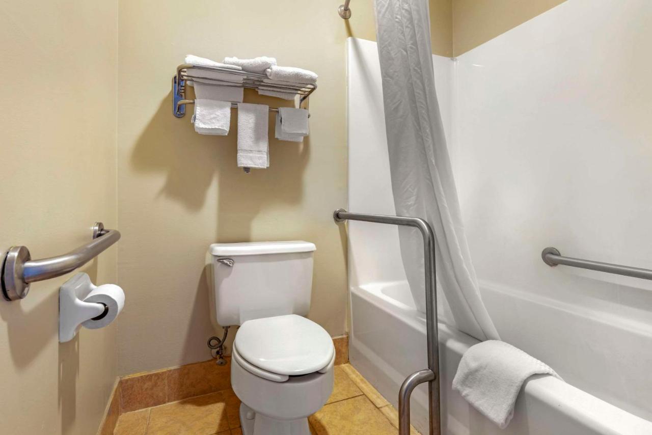 Double Room - Accessible/Non-Smoking at Econo Lodge La Crosse North