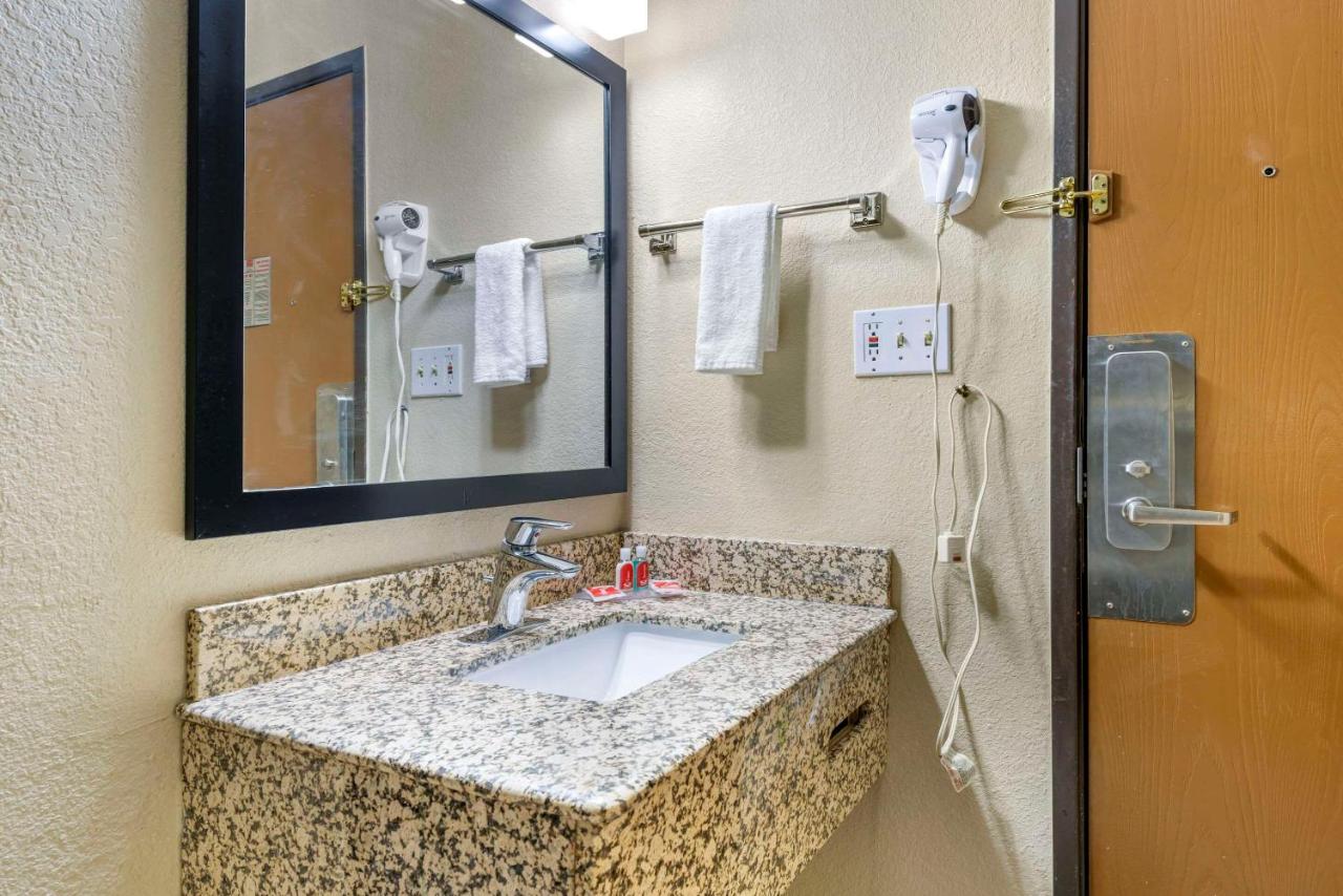 Double Room with Two Double Beds - Non-Smoking at Econo Lodge La Crosse North
