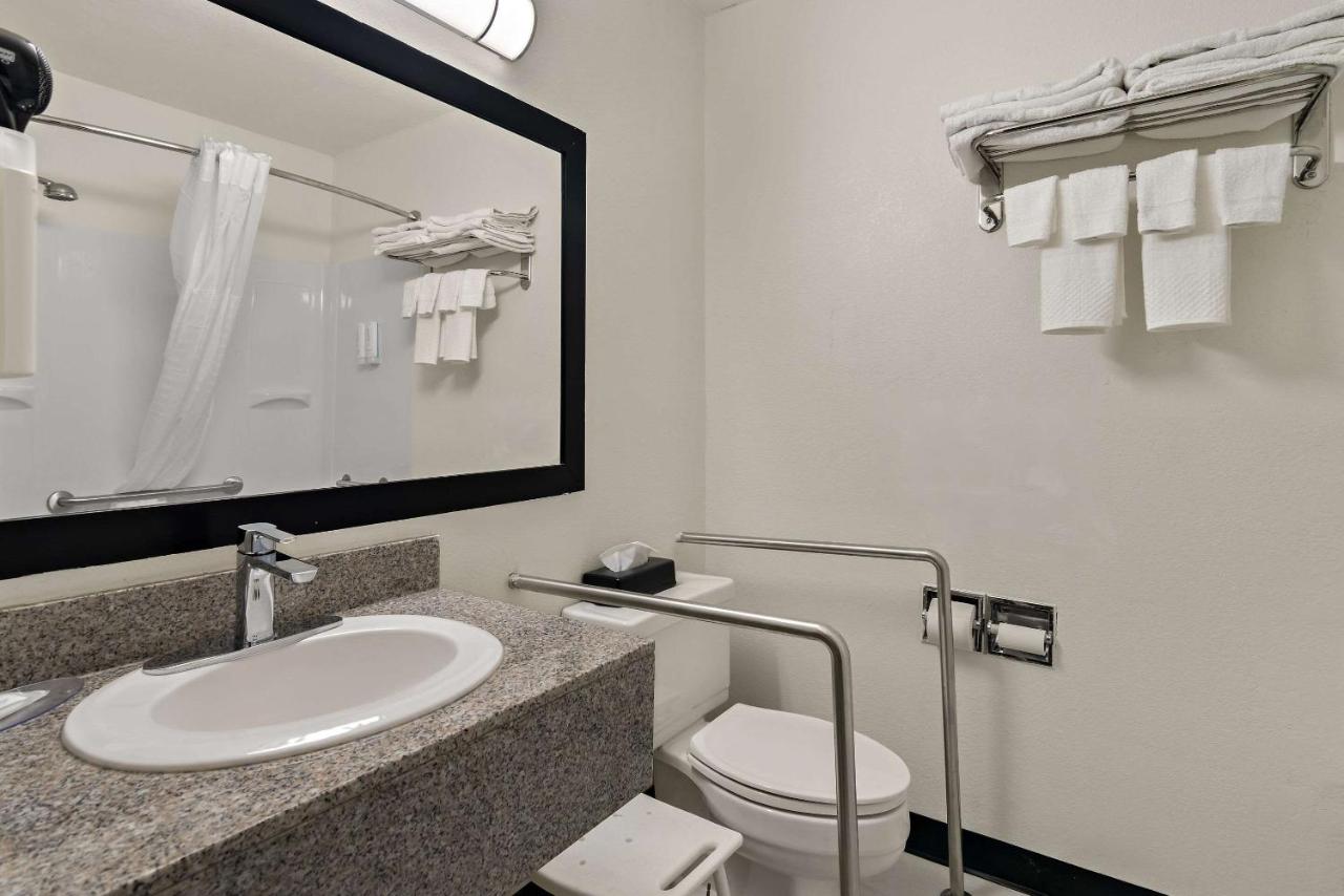 | Rodeway Inn Bloomington - Normal near I-55 and University