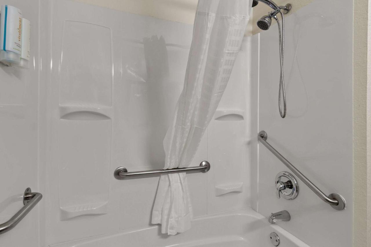  | Rodeway Inn Bloomington - Normal near I-55 and University