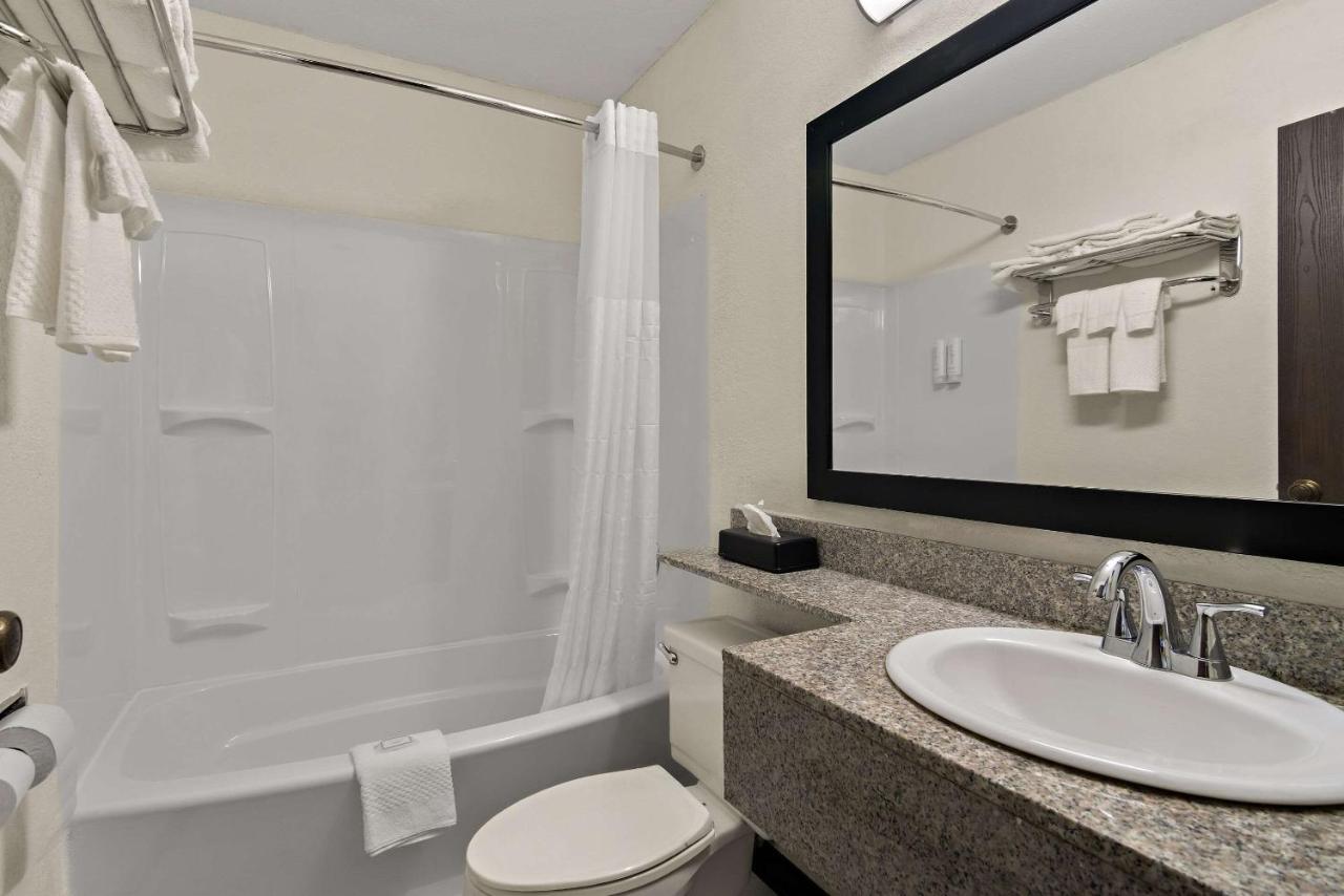  | Rodeway Inn Bloomington - Normal near I-55 and University