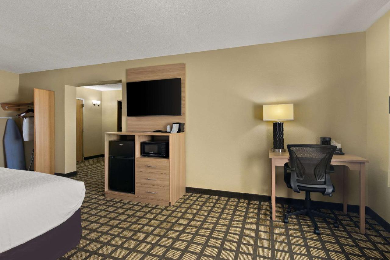 Rodeway Inn Bloomington - Normal near I-55 and University