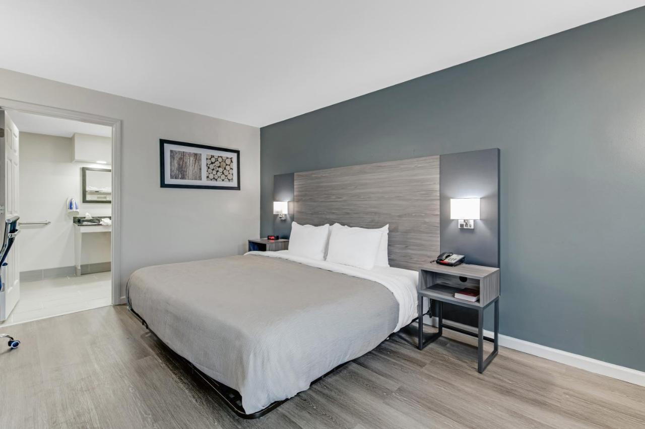 King Room - Accessible/Non-Smoking at Quality Inn Laurinburg