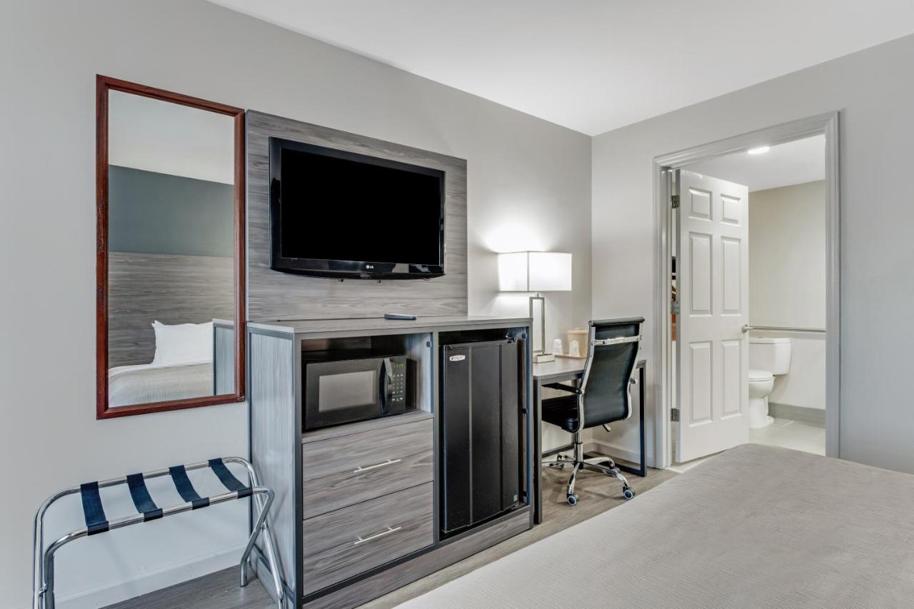 King Room - Accessible/Non-Smoking at Quality Inn Laurinburg