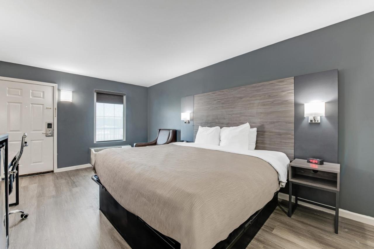 King Room - Non-Smoking at Quality Inn Laurinburg