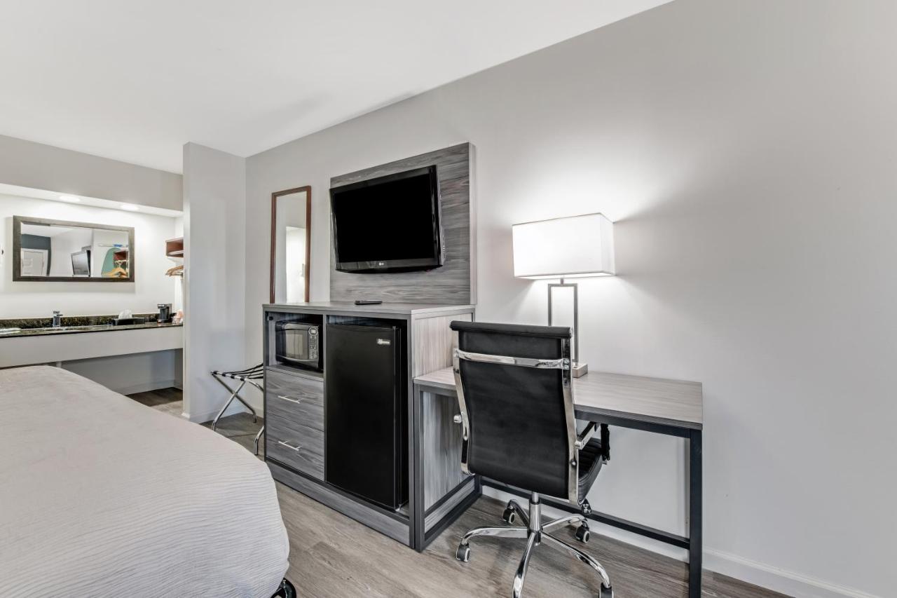 King Room - Non-Smoking at Quality Inn Laurinburg