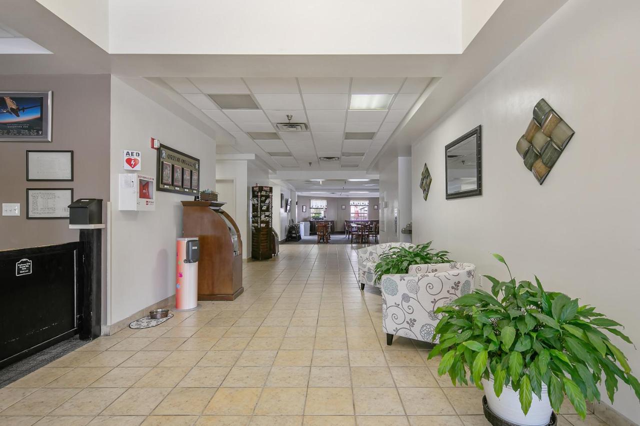  | The Landmark Inn