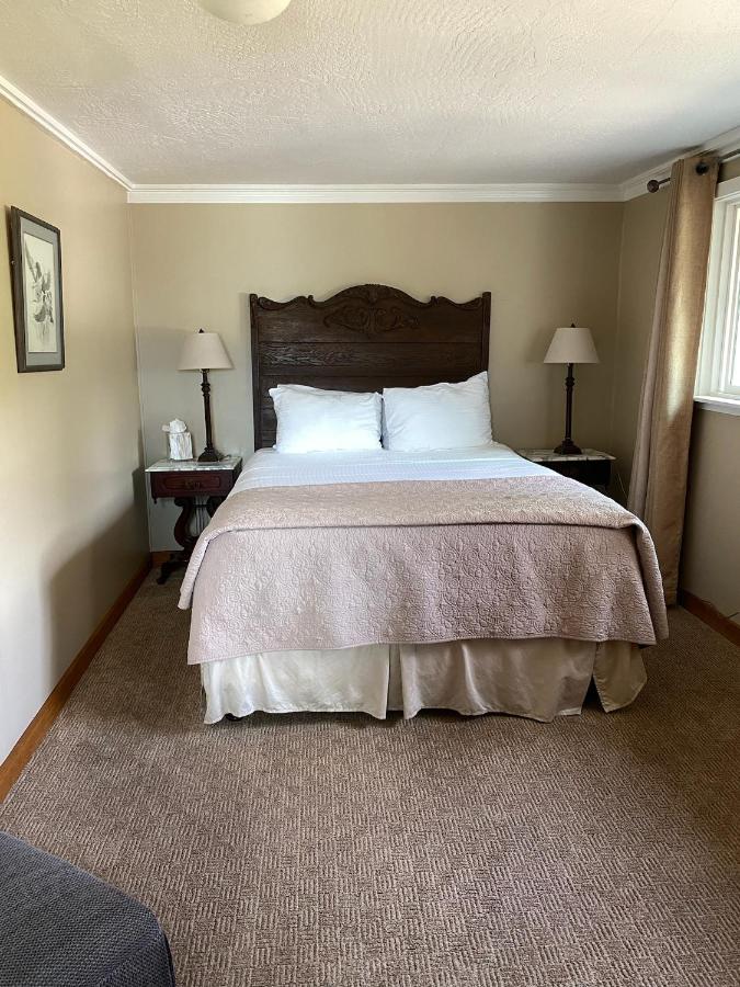 Fort Ross Suite at Jenner Inn