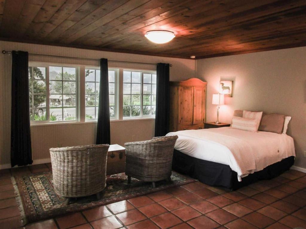Kayakers Studio at Jenner Inn