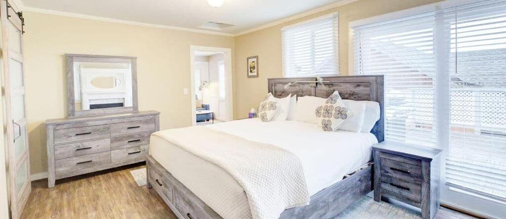| Jenner Inn