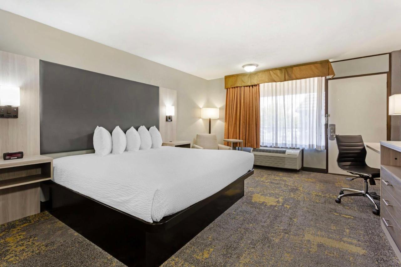 King Room - Non-Smoking at Best Western Plus Weston Inn