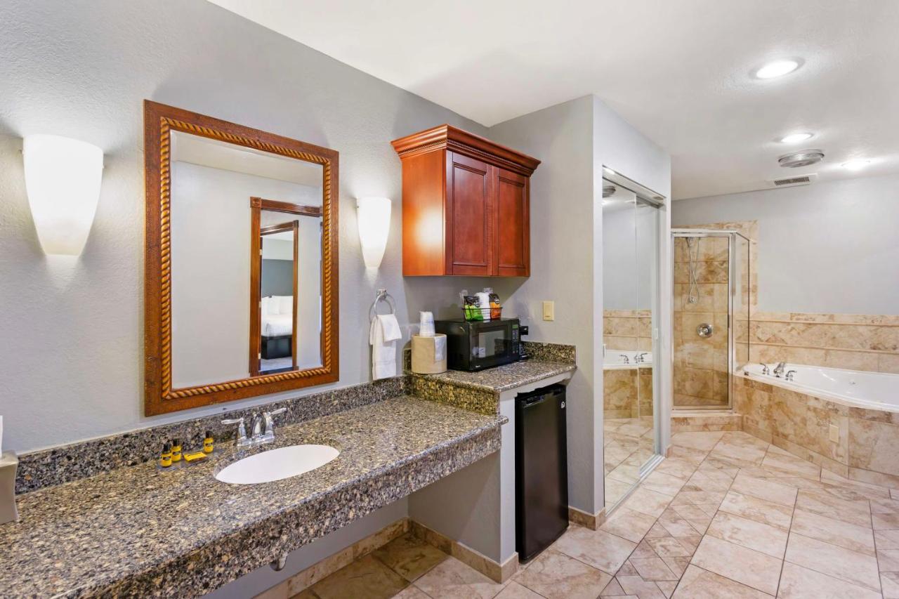 King Suite with Fireplace - Non-Smoking at Best Western Plus Weston Inn