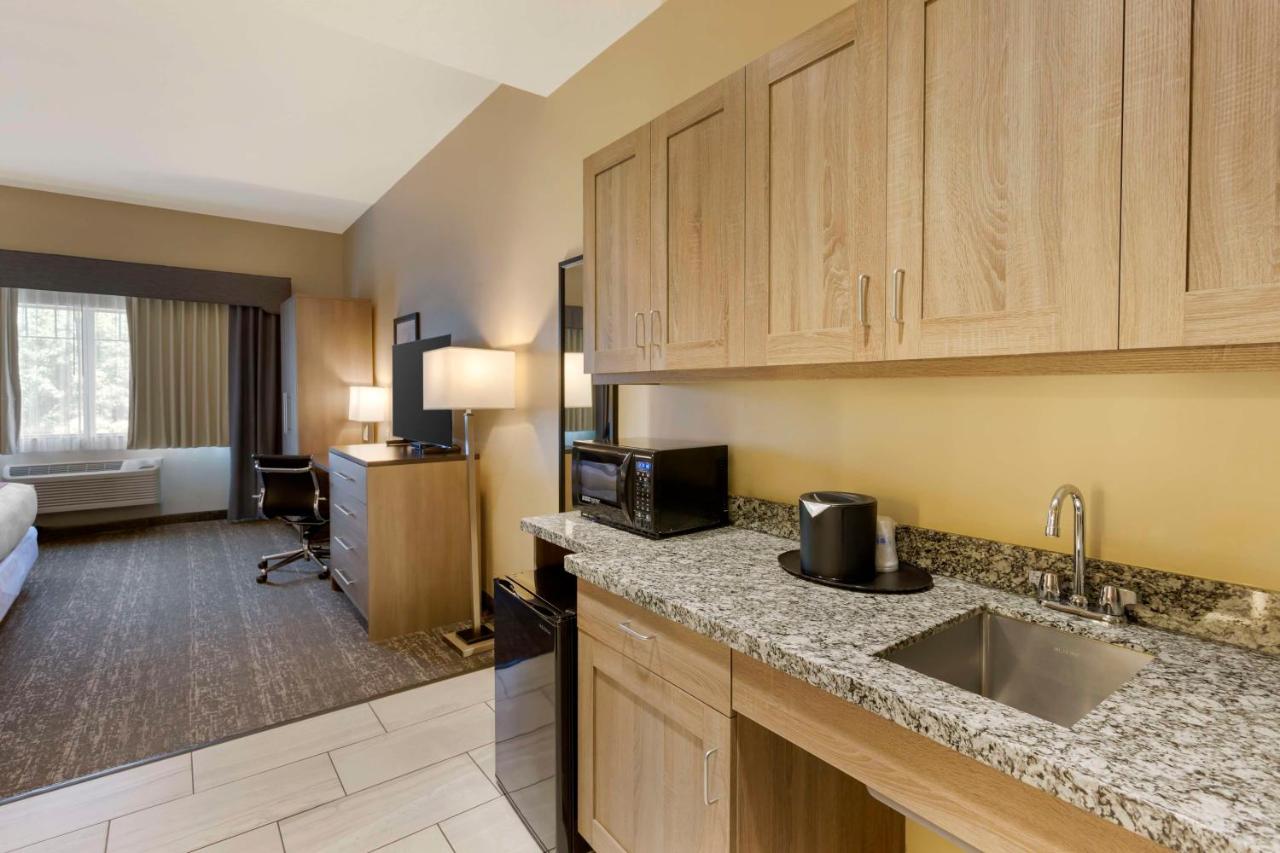 King Room with Roll-In Shower - Disability Access at Best Western Plus Heber Valley Hotel