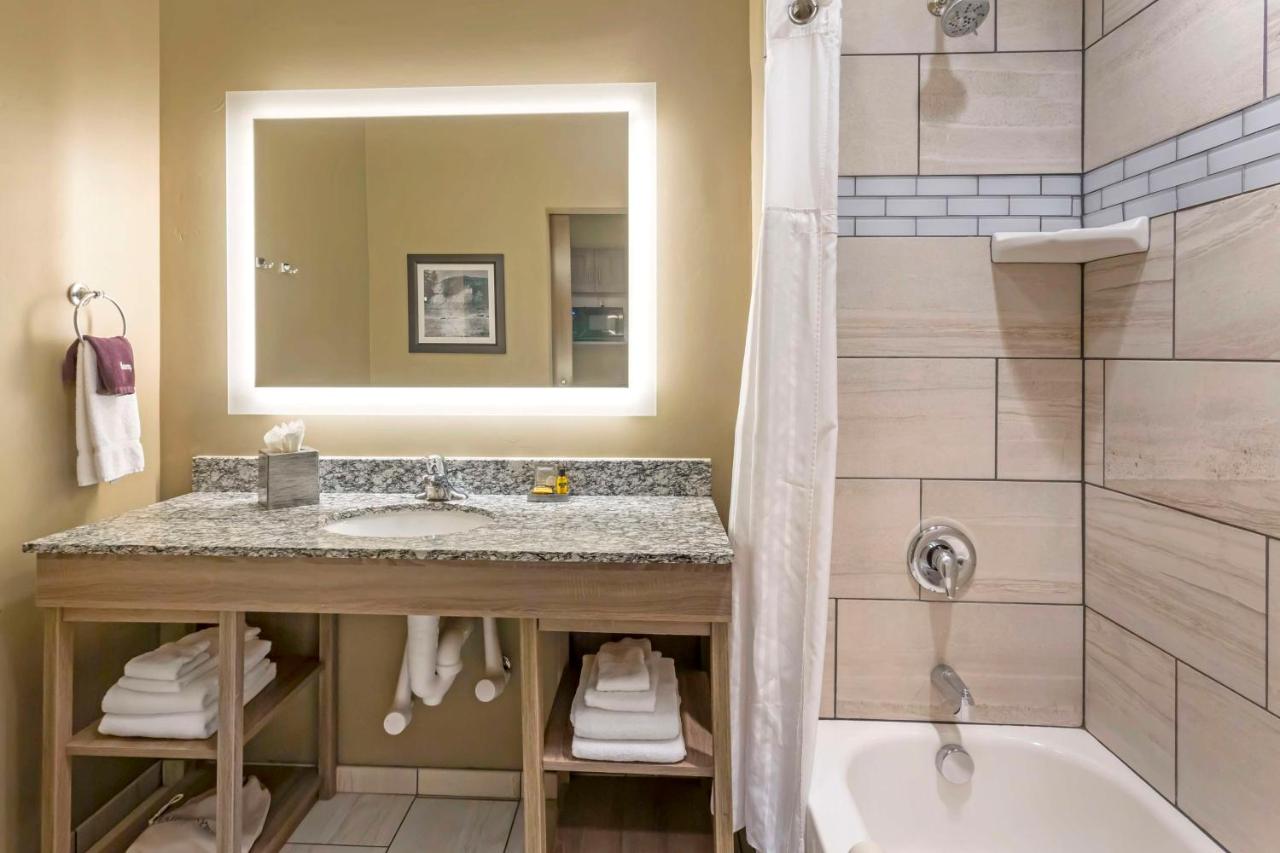 King Suite with Kitchenette - Non-Smoking at Best Western Plus Heber Valley Hotel