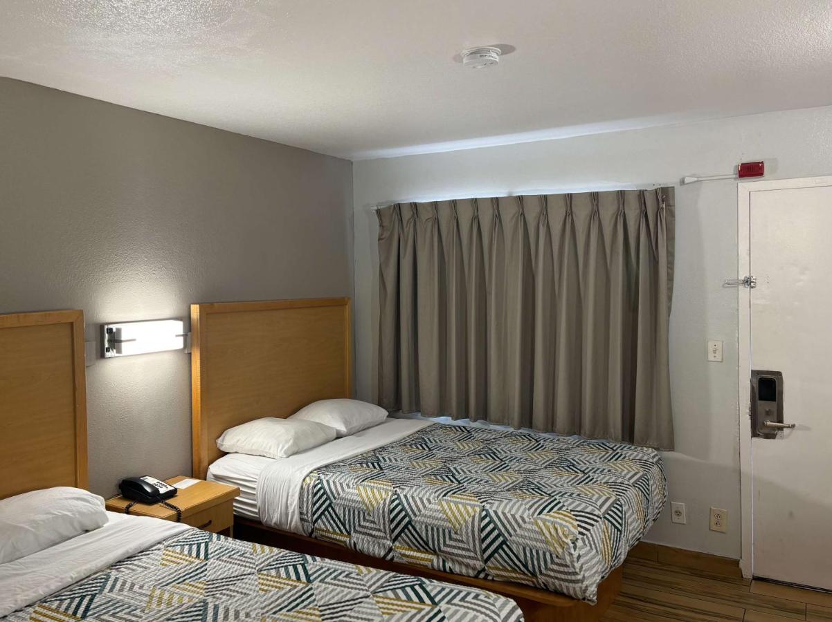 | Motel 6 Riviera Beach, FL