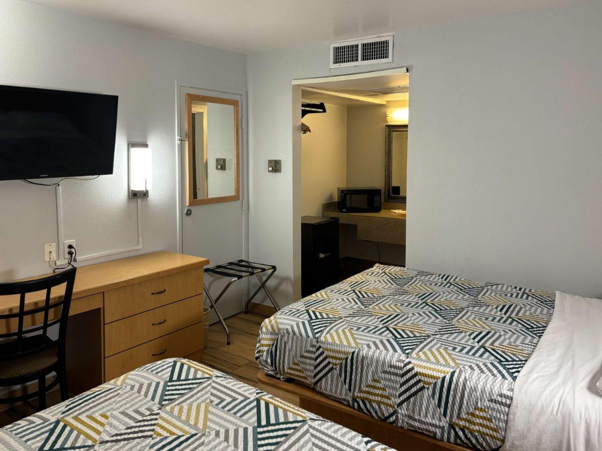 | Motel 6 Riviera Beach, FL