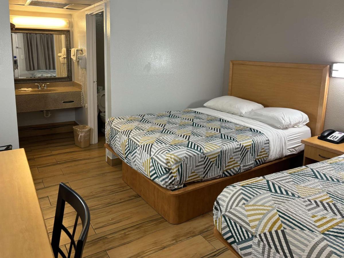 | Motel 6 Riviera Beach, FL