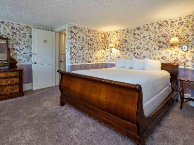 | Stafford's Bay View Inn