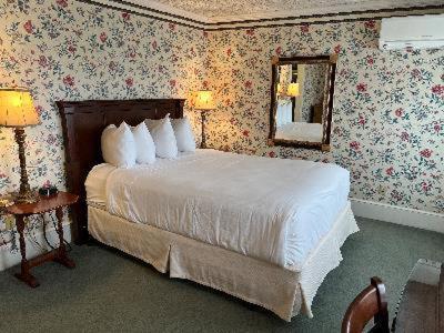 | Stafford's Bay View Inn
