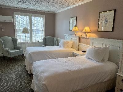 | Stafford's Bay View Inn