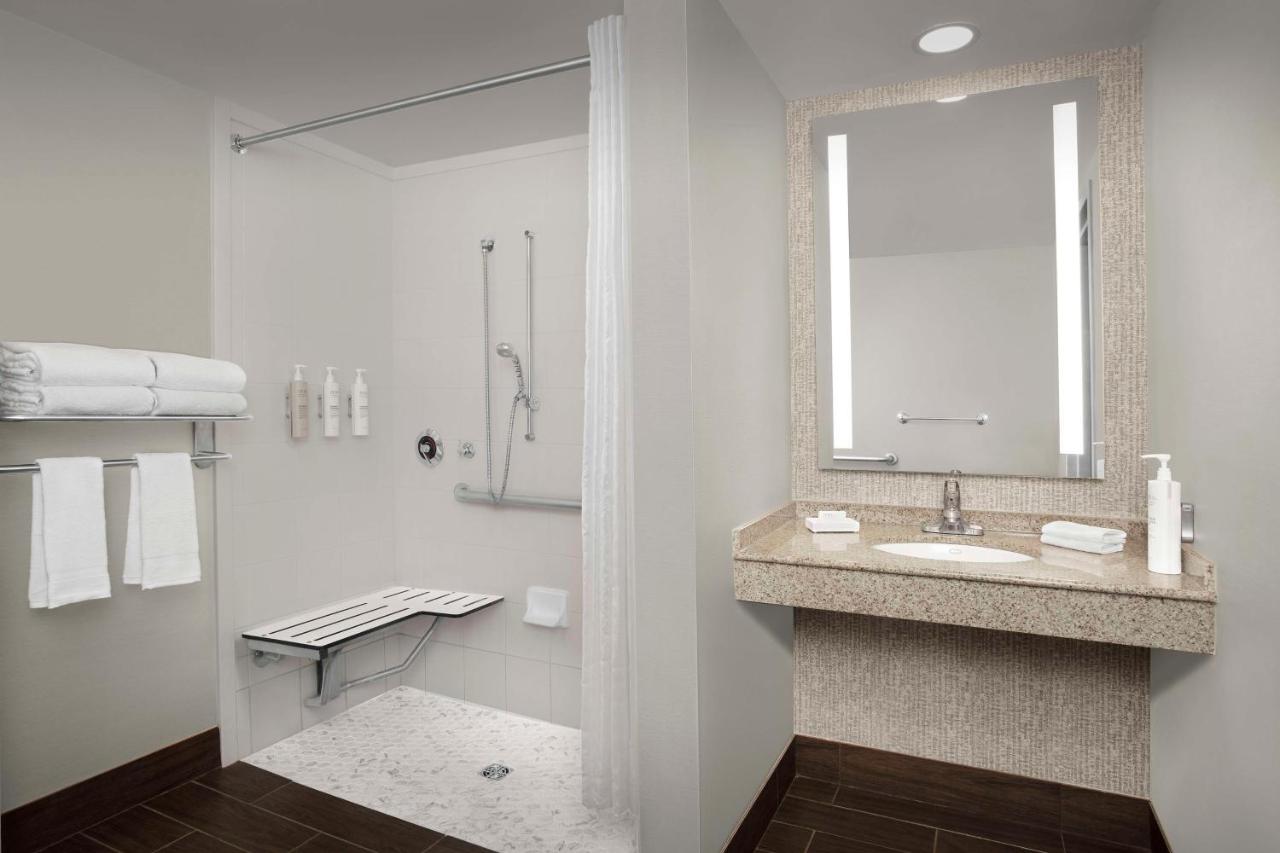 King Room with Roll-In Shower - Disability Access at Hilton Garden Inn Gainesville