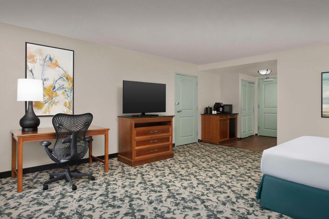 King Room with Roll-In Shower - Disability Access at Hilton Garden Inn Gainesville