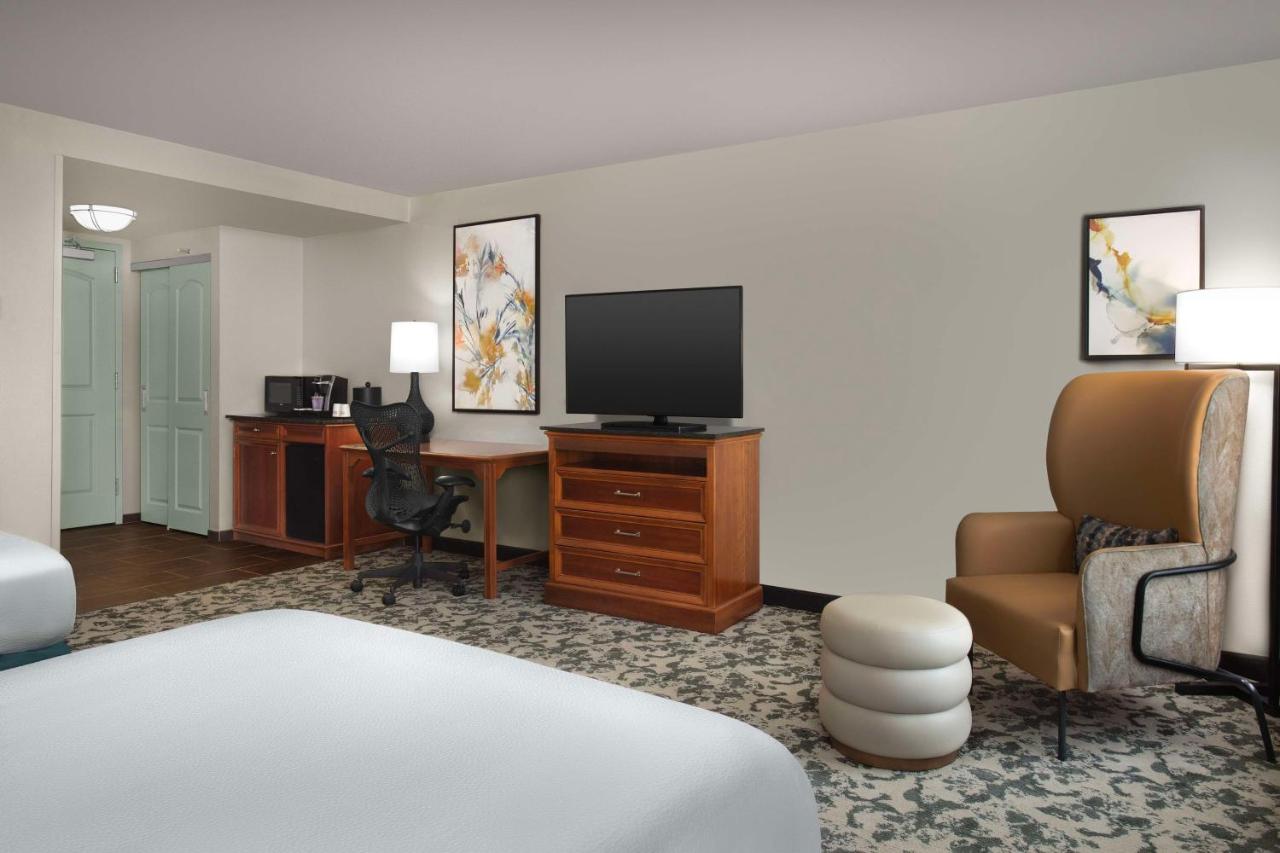Queen Room with Two Queen Beds with Tub - Hearing Accessible at Hilton Garden Inn Gainesville