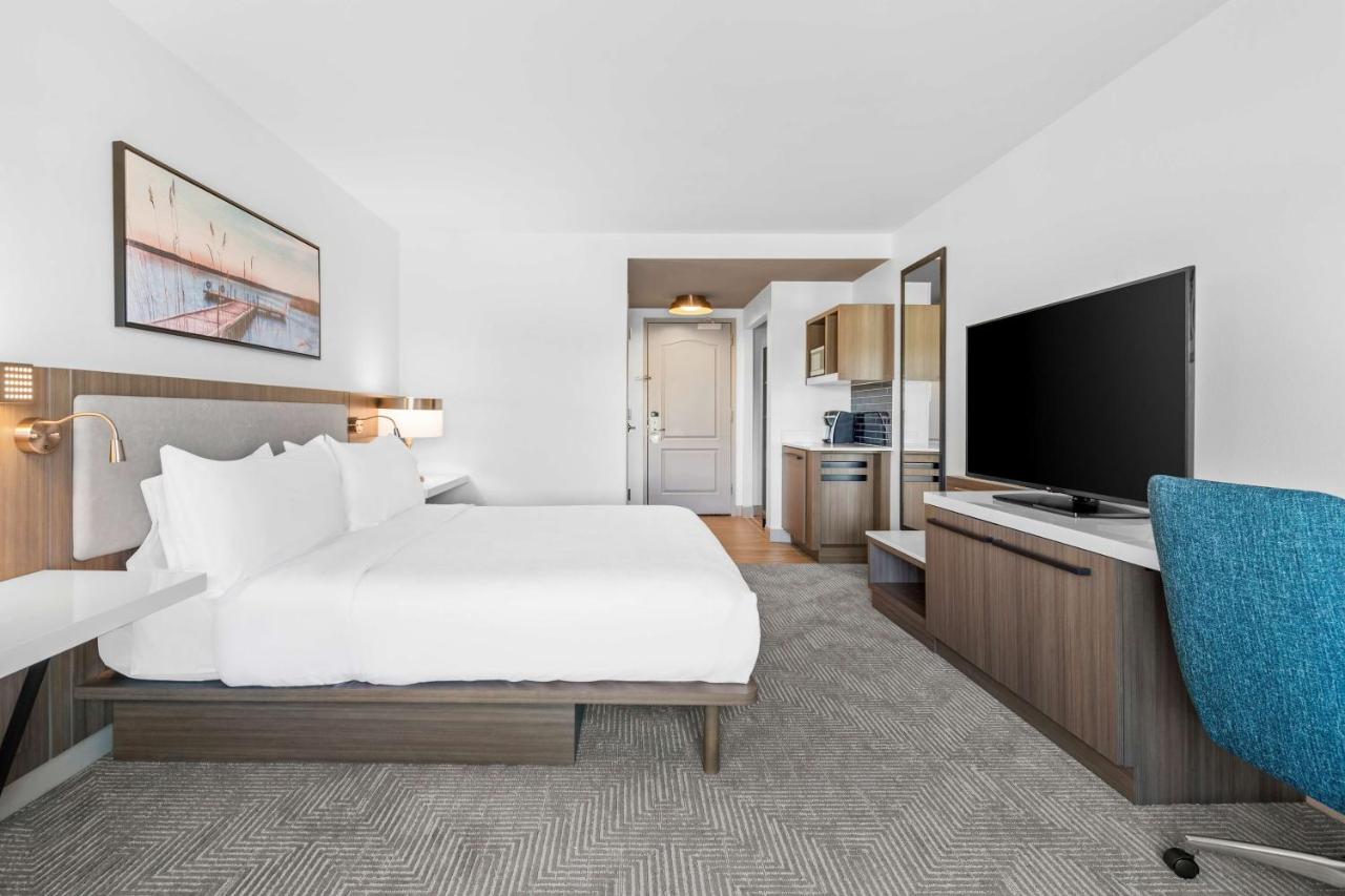 King Room with River View - Non-Smoking at Hilton Garden Inn Suffolk Riverfront