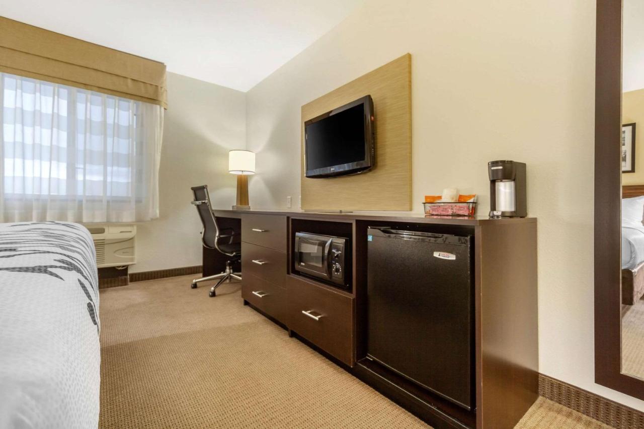King Room - Non-Smoking at Sleep Inn & Suites Grand Forks Near Alerus Center