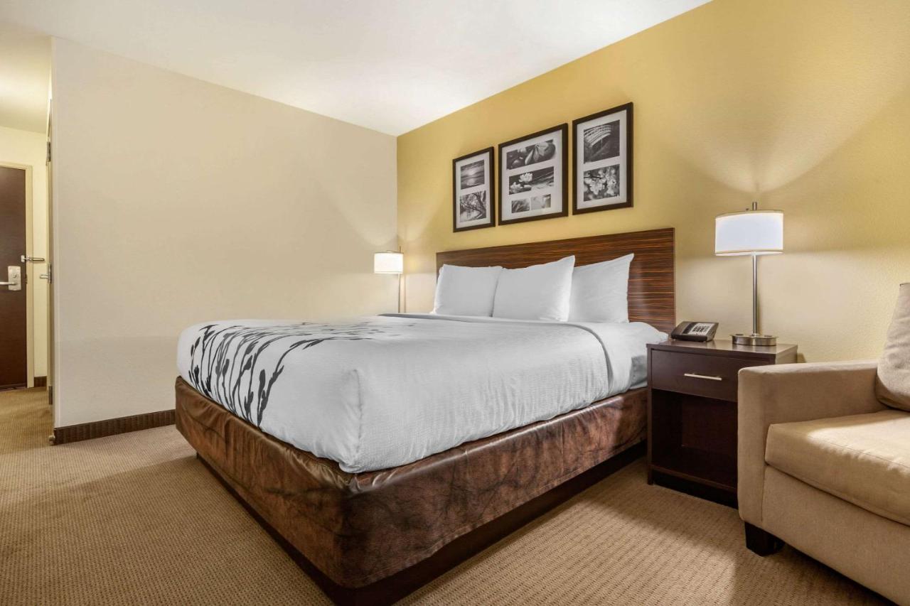 King Room - Non-Smoking at Sleep Inn & Suites Grand Forks Near Alerus Center
