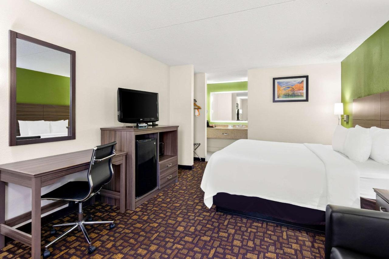 King Room - Non-Smoking at Quality Inn Salem - I-81