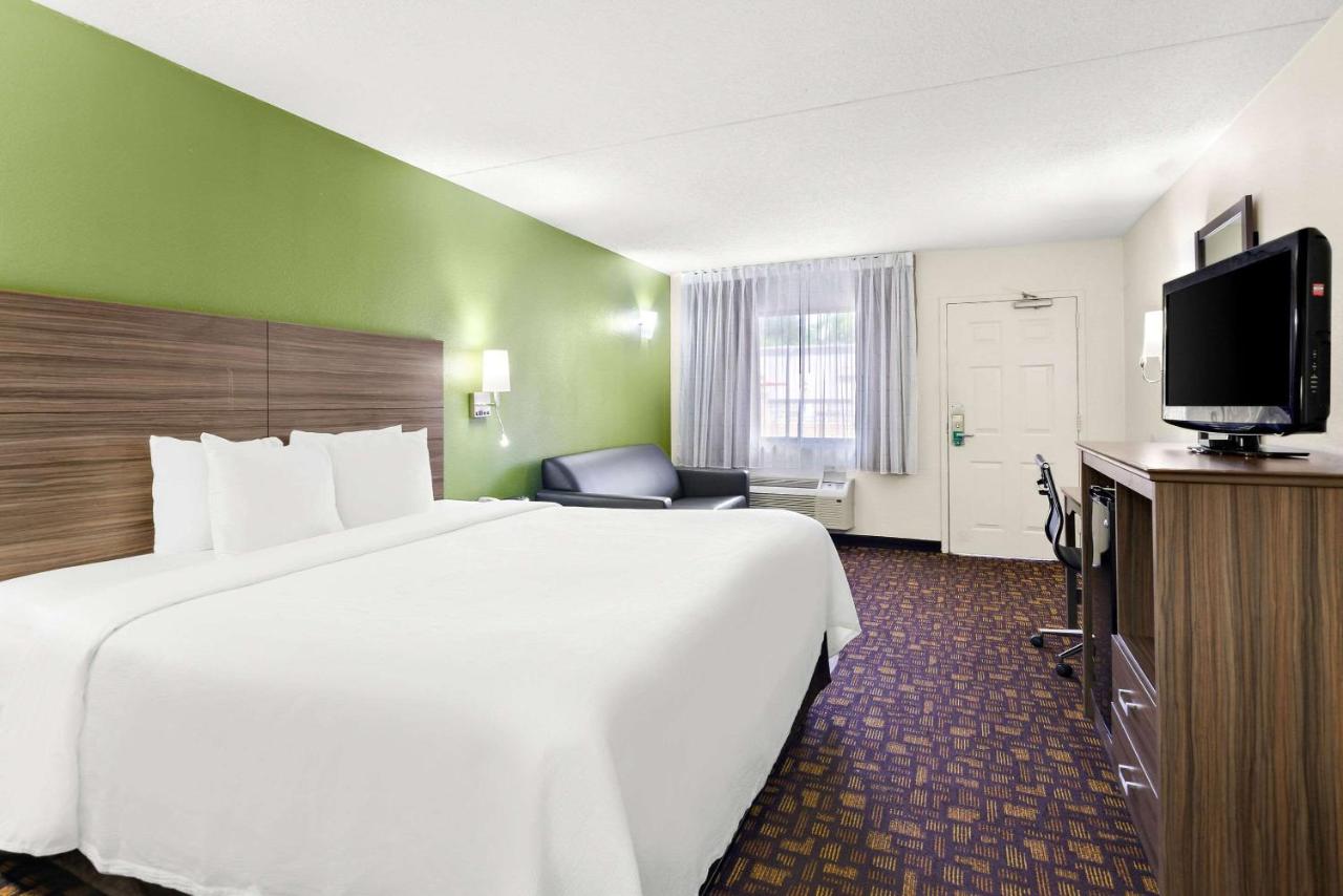 King Room - Non-Smoking at Quality Inn Salem - I-81
