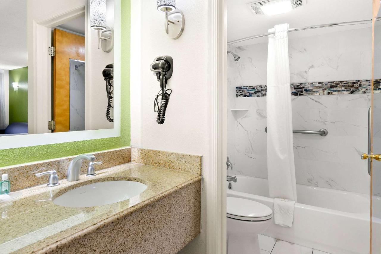 King Room - Non-Smoking at Quality Inn Salem - I-81
