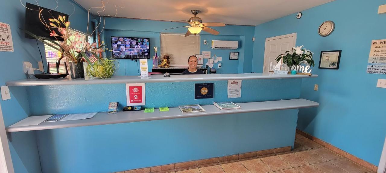 | Upper Deck Hotel and Bar - Adults Only