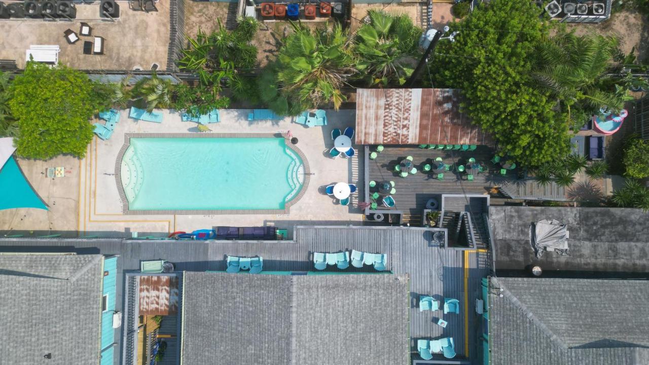 | Upper Deck Hotel and Bar - Adults Only