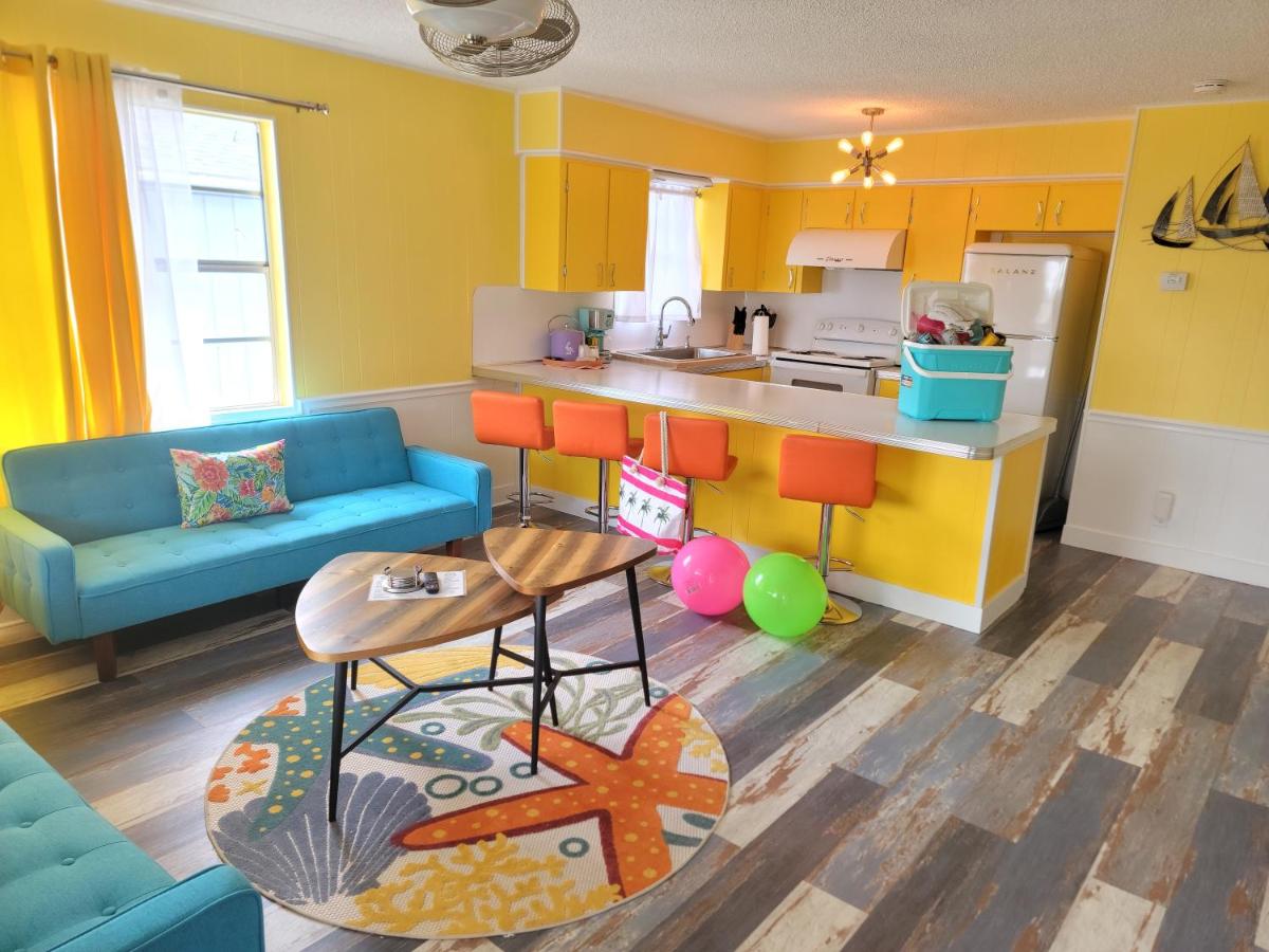 | Upper Deck Hotel and Bar - Adults Only