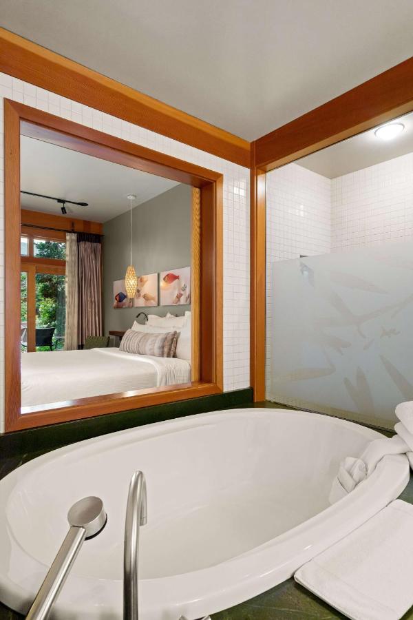 Deluxe Double Room at Willows Lodge