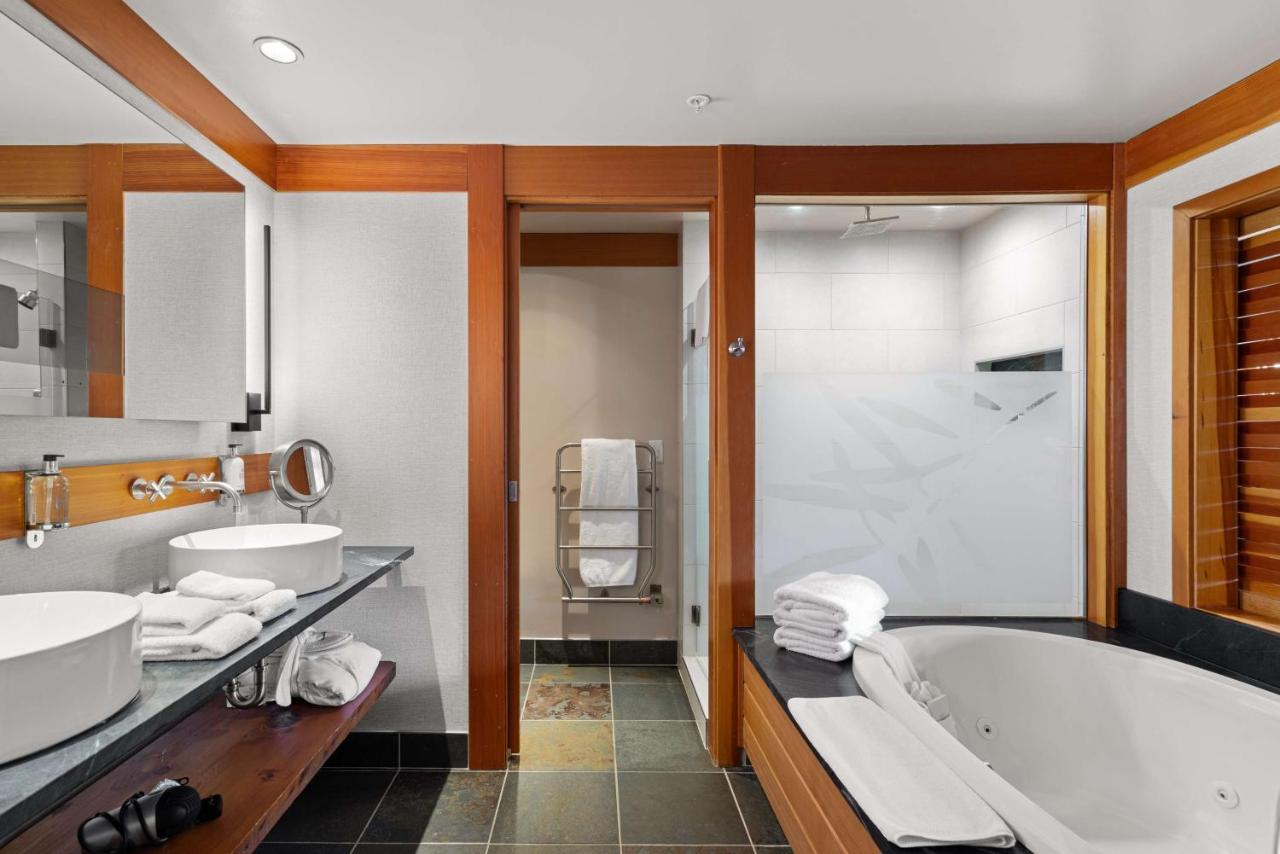 Superior King Room at Willows Lodge